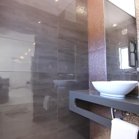 Goncinha - Piscina Villa Loule